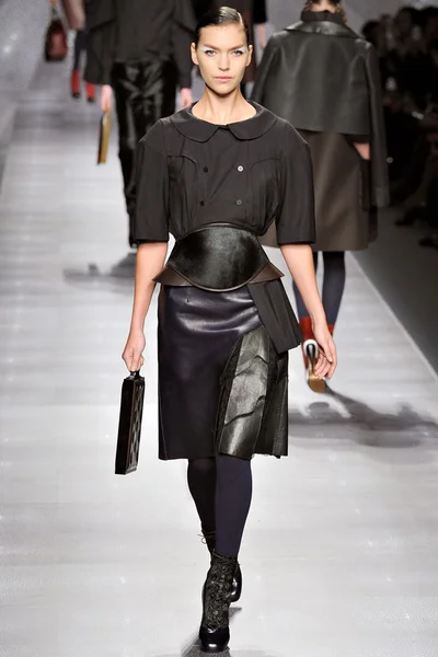 Look 26